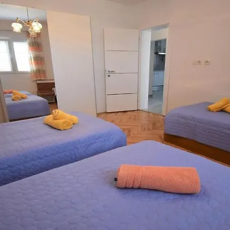 Holiday Ava-80m From Beach Vir