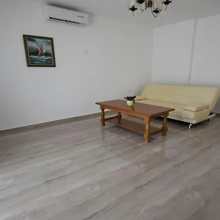 Holiday Ava-80m From Beach *