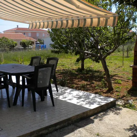 Holiday Ava-80m From Beach Ferienhaus
