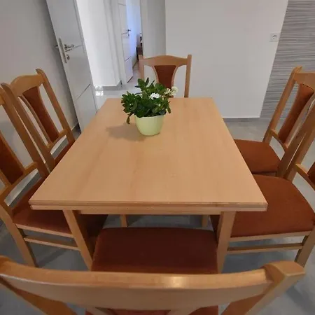 Holiday Ava-80m From Beach Prázdninový dům *