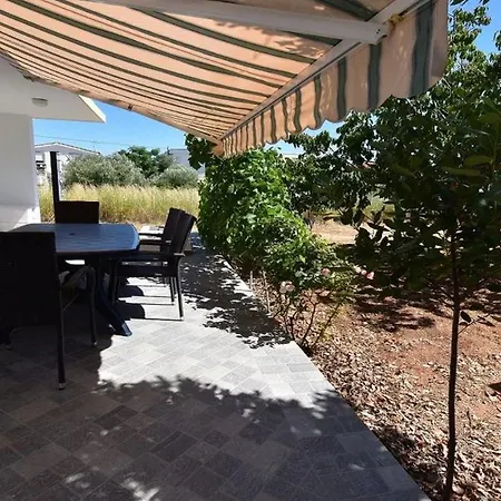Holiday Ava-80m From Beach Vir